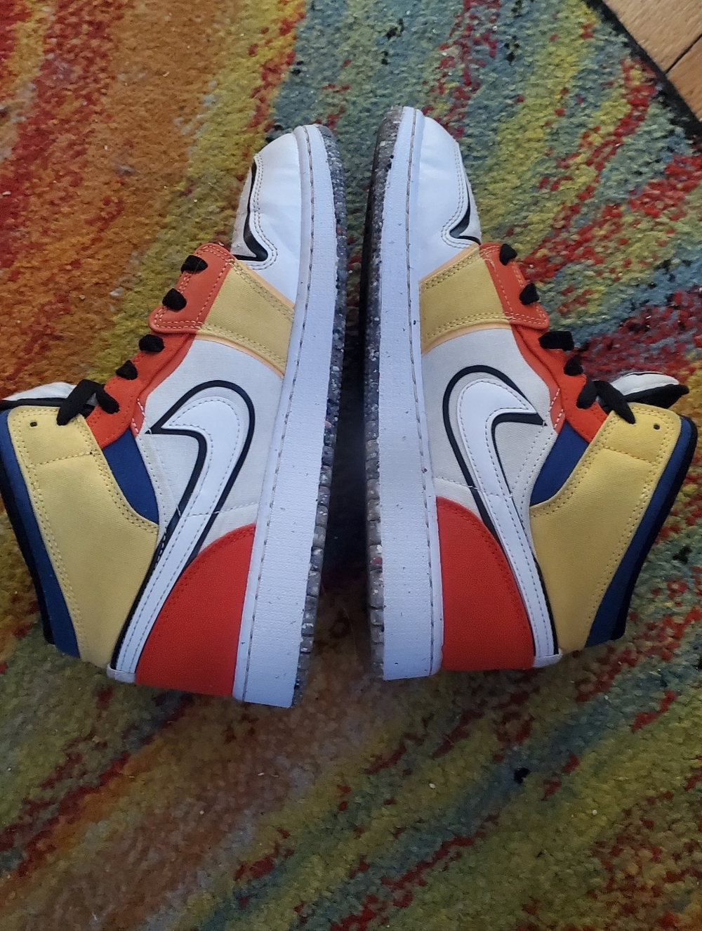 Nike Air Jordan 1 Mids 7Y - Picture 4 of 7